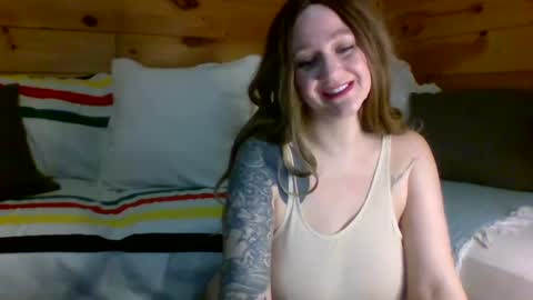 Snapshot of officialblueluna chatting on 03/01/25, 03:43 Luna online show from 03/01/25, 03:43