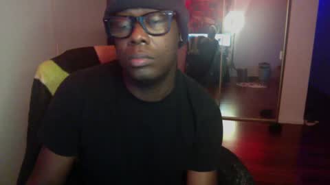 Snapshot of officialmoneyxxx chatting on 12/06/24, 01:33 Money online show from 12/06/24, 01:33