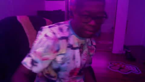 Snapshot of officialmoneyxxx chatting on 12/10/24, 08:08 Money online show from 12/10/24, 08:08