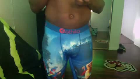 Snapshot of officialmoneyxxx chatting on 12/10/24, 05:22 Money online show from 12/10/24, 05:22