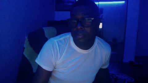 Snapshot of officialmoneyxxx chatting on 12/22/24, 12:05 Money online show from 12/22/24, 12:05