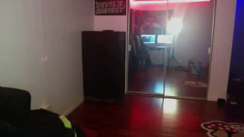 Snapshot of officialmoneyxxx chatting on 12/25/24, 02:23 Money online show from 12/25/24, 02:23