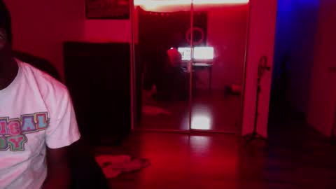 Snapshot of officialmoneyxxx chatting on 11/05/25, 12:38 Money online show from 11/05/25, 12:38