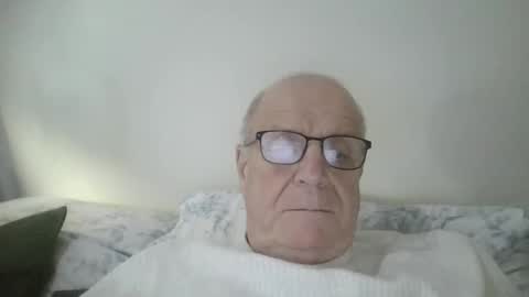 Snapshot of oggi95 chatting on 02/13/25, 03:03 oggi95 online show from 02/13/25, 03:03