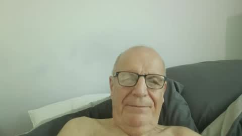Snapshot of oggi95 chatting on 09/11/25, 06:24 oggi95 online show from 09/11/25, 06:24