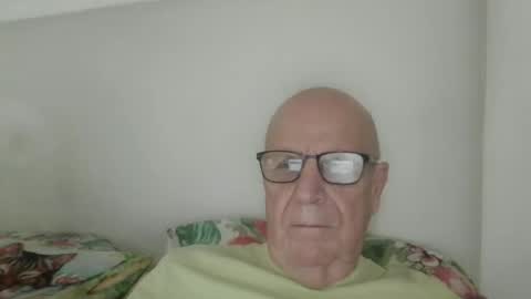 Snapshot of oggi95 chatting on 10/06/25, 10:12 oggi95 online show from 10/06/25, 10:12