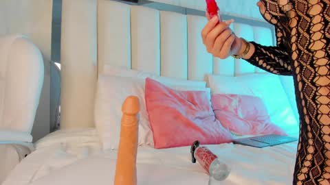 Holly online show from 01/11/25, 11:02