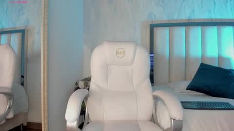 Holly online show from 01/13/25, 08:04