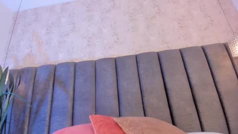 Holly online show from 02/12/25, 07:56