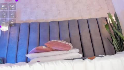 Holly online show from 03/04/25, 01:55