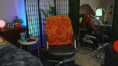 Gray online show from 10/31/25, 04:08