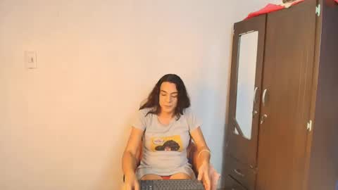 Snapshot of oh_tique chatting on 10/22/25, 07:02 LU online show from 10/22/25, 07:02