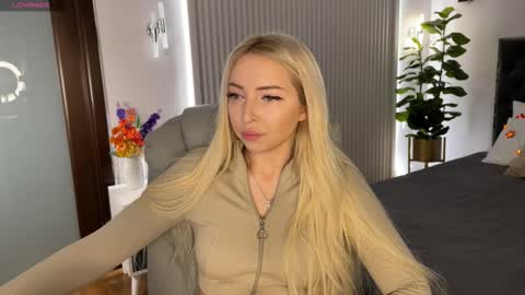 Emma online show from 10/14/25, 01:06