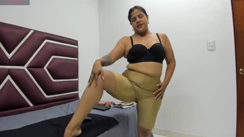 Snapshot of olaia_ chatting on 12/19/24, 12:23 Olaia online show from 12/19/24, 12:23
