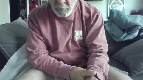 Snapshot of old_bald63 chatting on 11/26/25, 08:21 old_bald63 online show from 11/26/25, 08:21