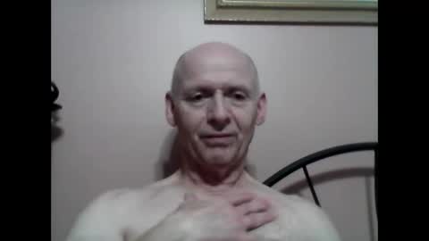 Snapshot of oldbuthorny62 chatting on 01/19/25, 04:54 oldbuthorny62 online show from 01/19/25, 04:54