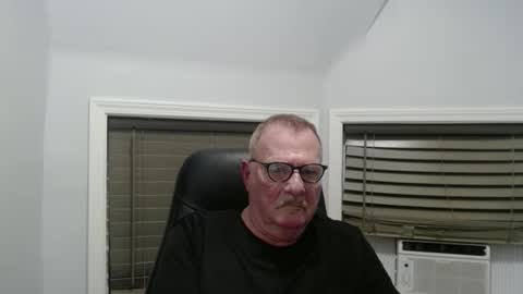 Snapshot of oldguybigd chatting on 09/14/25, 04:22 oldguybigd online show from 09/14/25, 04:22