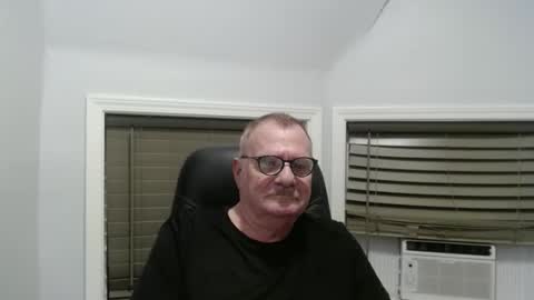 Snapshot of oldguybigd chatting on 09/16/25, 04:02 oldguybigd online show from 09/16/25, 04:02