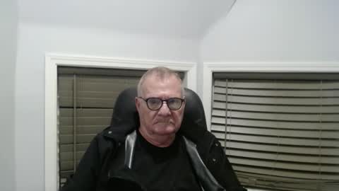 Snapshot of oldguybigd chatting on 09/27/25, 06:07 oldguybigd online show from 09/27/25, 06:07