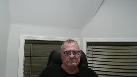 Snapshot of oldguybigd chatting on 09/30/25, 05:01 oldguybigd online show from 09/30/25, 05:01