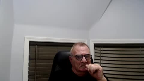 Snapshot of oldguybigd chatting on 10/01/25, 04:40 oldguybigd online show from 10/01/25, 04:40