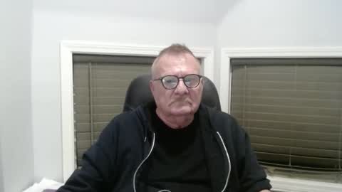 Snapshot of oldguybigd chatting on 11/18/25, 01:44 oldguybigd online show from 11/18/25, 01:44