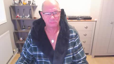 Snapshot of oldveteranuk chatting on 09/10/25, 05:29 oldveteranuk online show from 09/10/25, 05:29