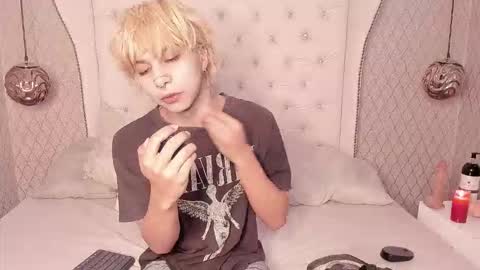 oliiverr22 online show from 10/19/25, 01:12