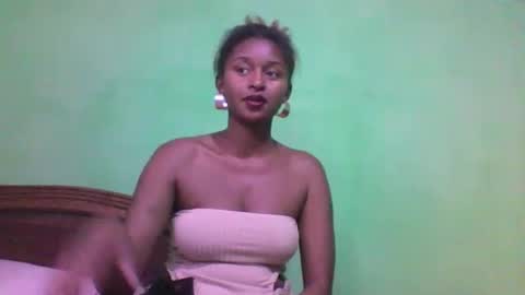 olinah610 online show from 10/25/25, 09:28