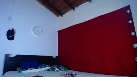 Snapshot of oliver_and_megan chatting on 10/19/25, 02:23 Oliver and MeganIndependent online show from 10/19/25, 02:23