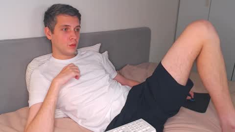 Snapshot of oliver_hort chatting on 11/10/25, 03:33 Oliver online show from 11/10/25, 03:33