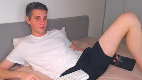 Snapshot of oliver_hort chatting on 11/13/25, 06:07 Oliver online show from 11/13/25, 06:07