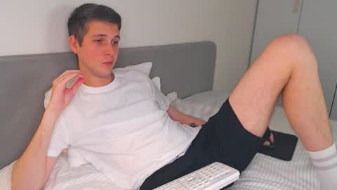 Snapshot of oliver_hort chatting on 11/18/25, 04:55 Oliver online show from 11/18/25, 04:55