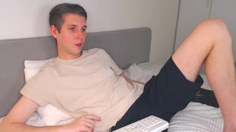 Snapshot of oliver_hort chatting on 11/22/25, 05:12 Oliver online show from 11/22/25, 05:12