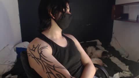 Snapshot of oliver_laid_2023 chatting on 12/05/24, 10:12 oliver_laid_2023 online show from 12/05/24, 10:12