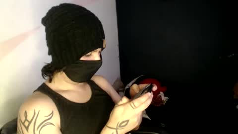 Snapshot of oliver_laid_2023 chatting on 02/23/25, 01:02 oliver_laid_2023 online show from 02/23/25, 01:02
