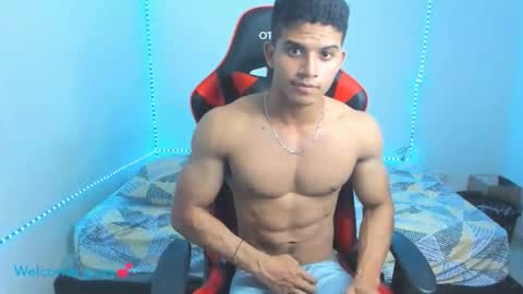 Snapshot of oliver_thompsson chatting on 01/01/25, 01:04 oliver thompsson online show from 01/01/25, 01:04