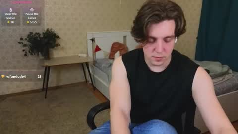 Snapshot of oliver_travis chatting on 11/06/25, 12:22 Oliver Evans online show from 11/06/25, 12:22