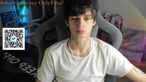 Snapshot of oliverrgroove chatting on 10/06/25, 02:14 oliverrgroove online show from 10/06/25, 02:14