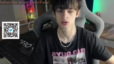 Snapshot of oliverrgroove chatting on 10/11/25, 02:26 oliverrgroove online show from 10/11/25, 02:26