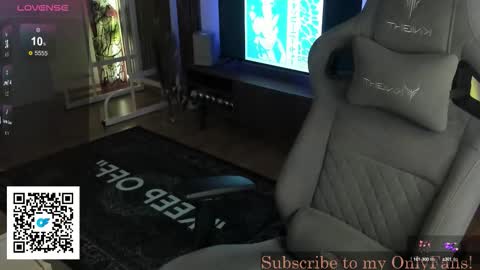 Snapshot of oliverrgroove chatting on 10/14/25, 02:18 oliverrgroove online show from 10/14/25, 02:18