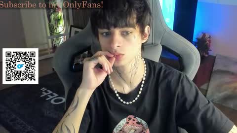 Snapshot of oliverrgroove chatting on 10/20/25, 03:23 oliverrgroove online show from 10/20/25, 03:23