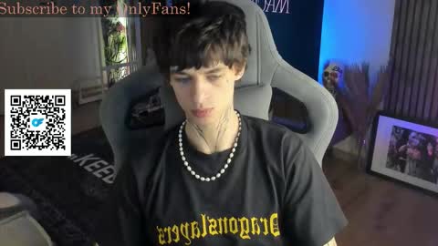 Snapshot of oliverrgroove chatting on 10/23/25, 04:23 oliverrgroove online show from 10/23/25, 04:23