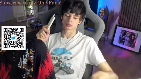 Snapshot of oliverrgroove chatting on 10/25/25, 05:37 oliverrgroove online show from 10/25/25, 05:37