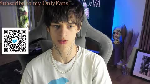 Snapshot of oliverrgroove chatting on 10/26/25, 04:29 oliverrgroove online show from 10/26/25, 04:29