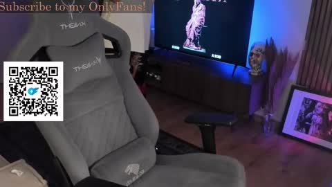 Snapshot of oliverrgroove chatting on 10/27/25, 04:27 oliverrgroove online show from 10/27/25, 04:27