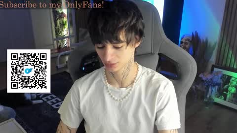 Snapshot of oliverrgroove chatting on 10/31/25, 05:19 oliverrgroove online show from 10/31/25, 05:19