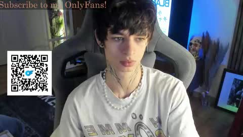 Snapshot of oliverrgroove chatting on 11/04/25, 05:28 oliverrgroove online show from 11/04/25, 05:28