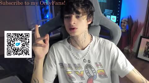 Snapshot of oliverrgroove chatting on 11/08/25, 03:12 oliverrgroove online show from 11/08/25, 03:12