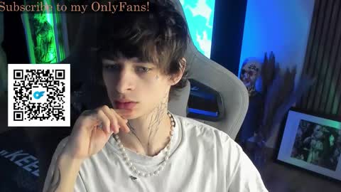 Snapshot of oliverrgroove chatting on 11/15/25, 03:08 oliverrgroove online show from 11/15/25, 03:08